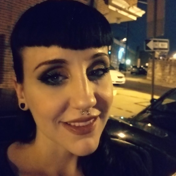 Meet your Posher, Chaundra - Picture 1 of 5